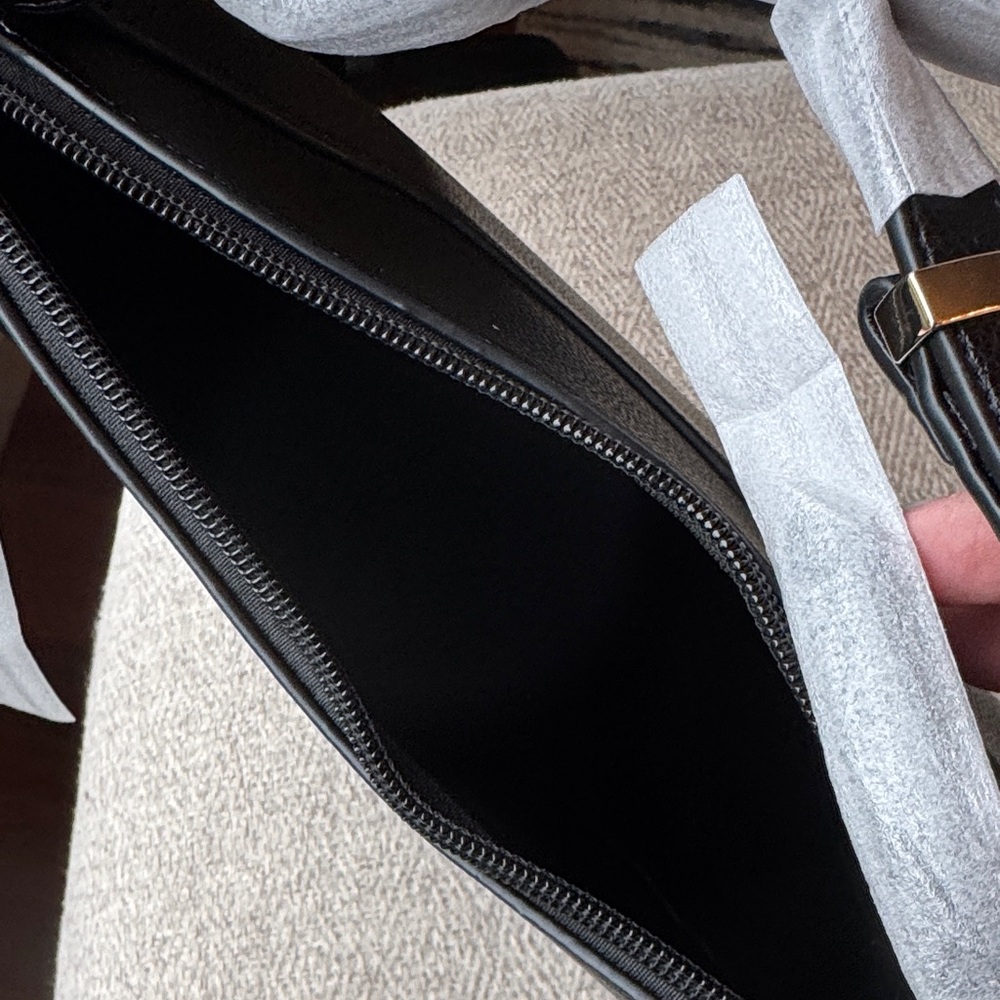 Crescent Crossbody Bag - Picture 6 of 7